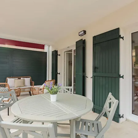 Moderne Avec Grande Terrasse Et Parking A - Fr-1-4-617